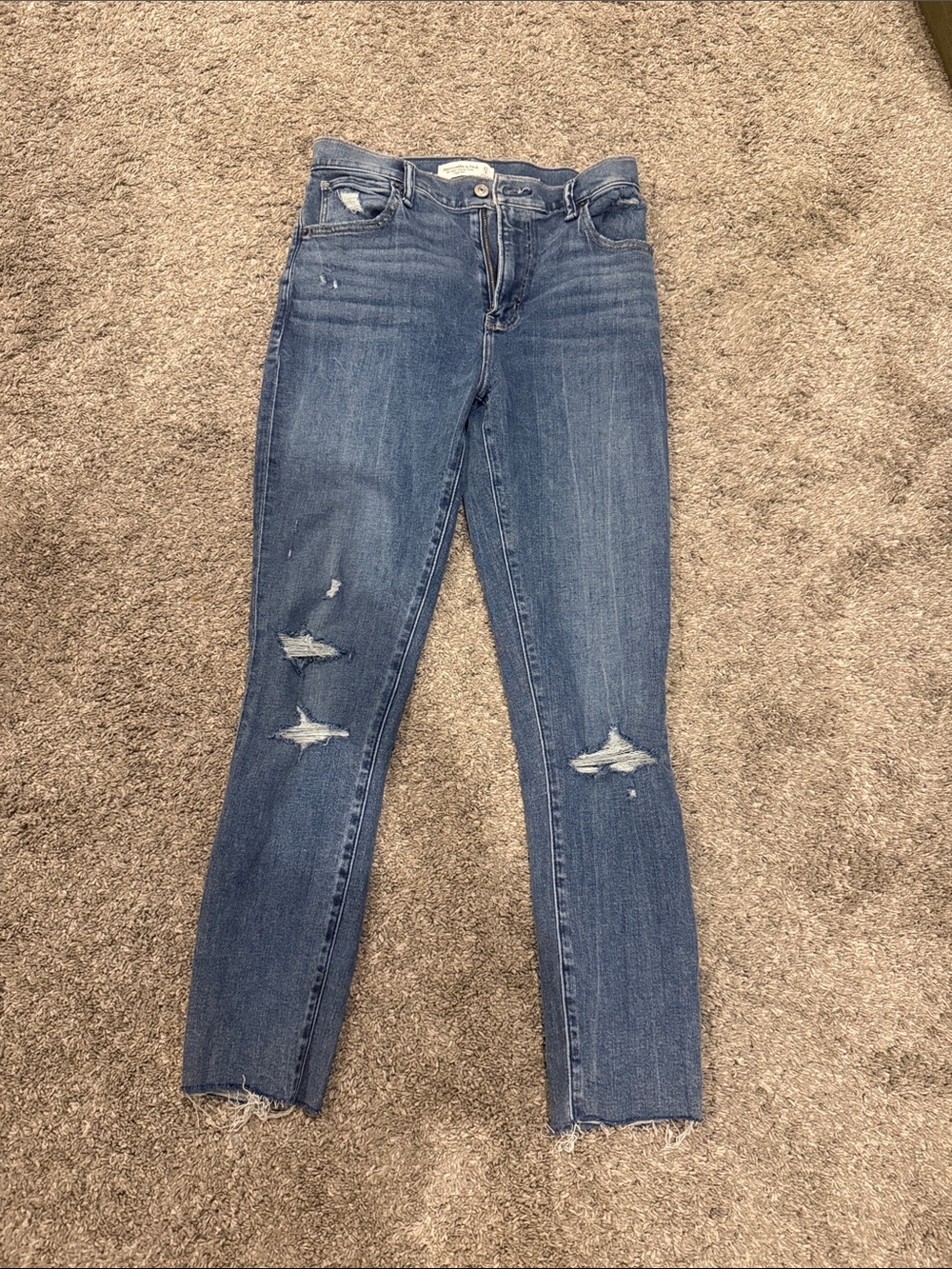 Never Worn Women’s Distressed Blue High-Rise Skinny Jeans